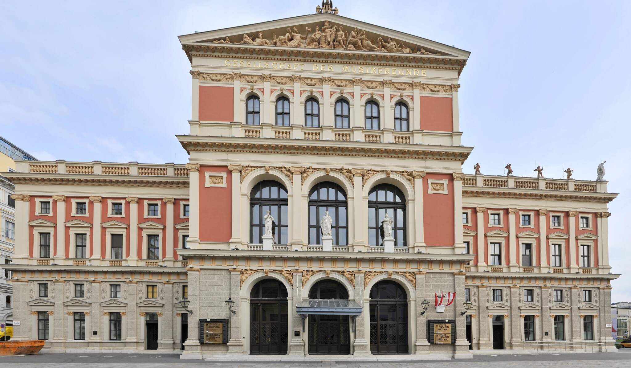 Венской про. Венской филармонии Wiener Musikverein. Musikverein в Вене. Австрия Венская филармония фасад. Здание филармонии в Вене.